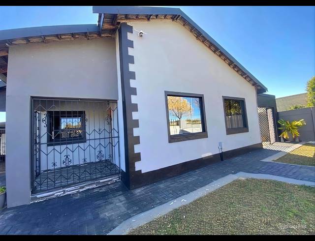 3 BEDROOM HOUSE FOR SALE IN FERNWOOD